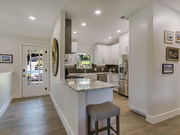 4th image of 5110 Lucas Ln