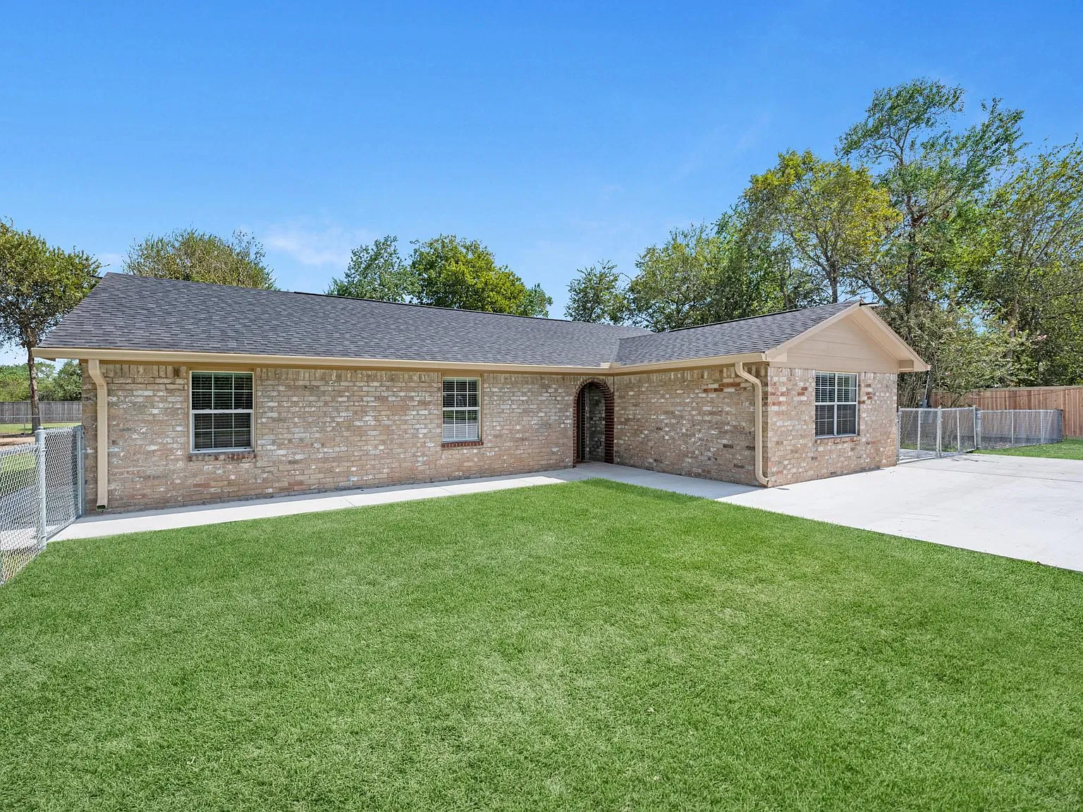 4 bed, 2.0 bath, 1626 sqft, $2,850 — Photo 2