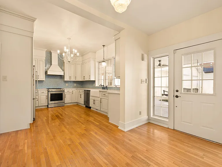 406 N Main St — Photo 19