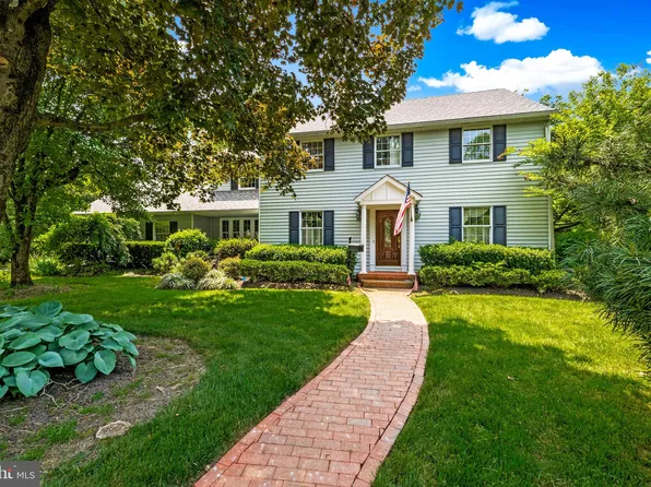 748 Stonehouse Rd, Moorestown, NJ 08057