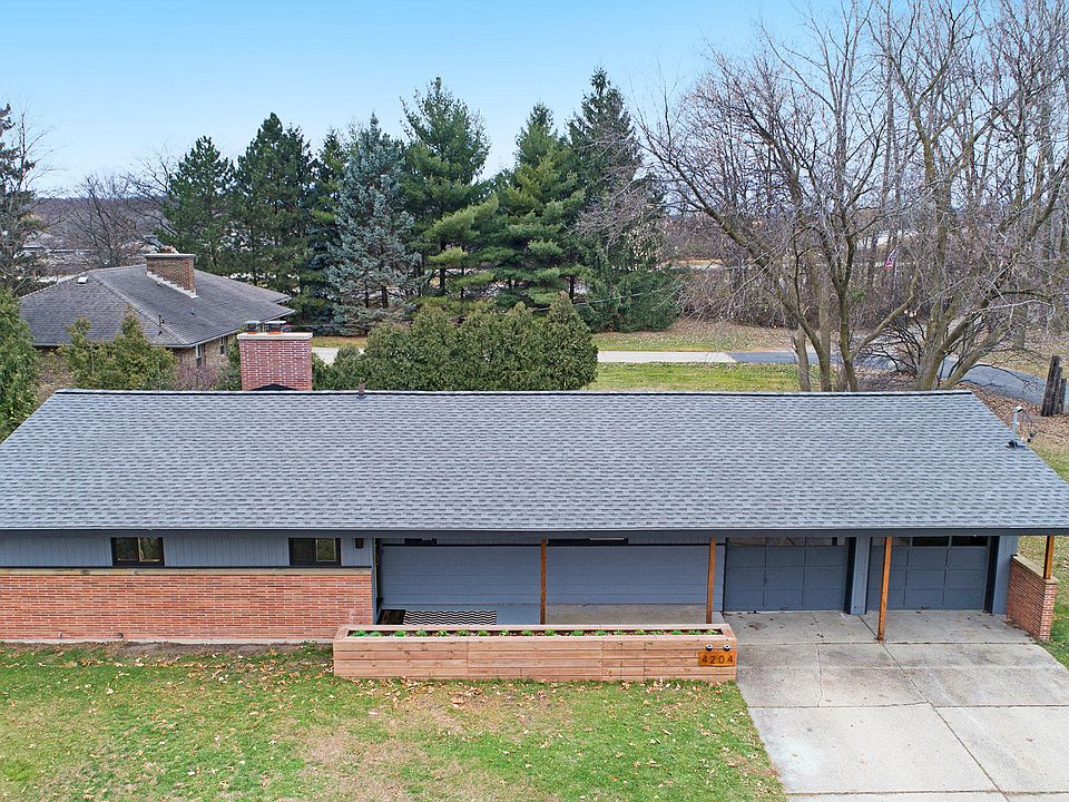 1st image of 4204 Castle Dr SE
