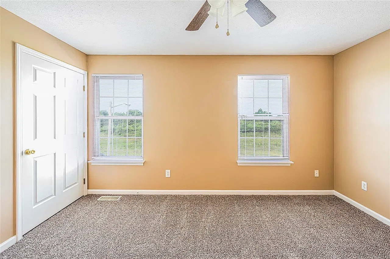 2 bed, 2.5 bath, 900 sqft, $950 — Photo 4
