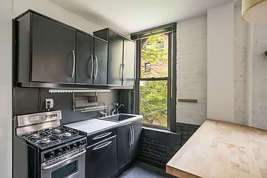 Sold by Yael Dunsky Real Estate