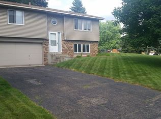 1009 122nd Ave NW, Coon Rapids, MN 55448