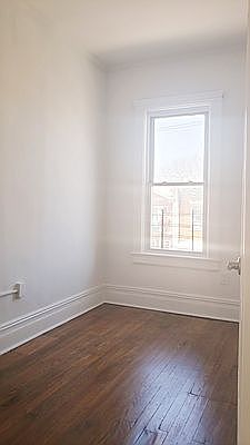 5th image of 1727 Van Buren St #3