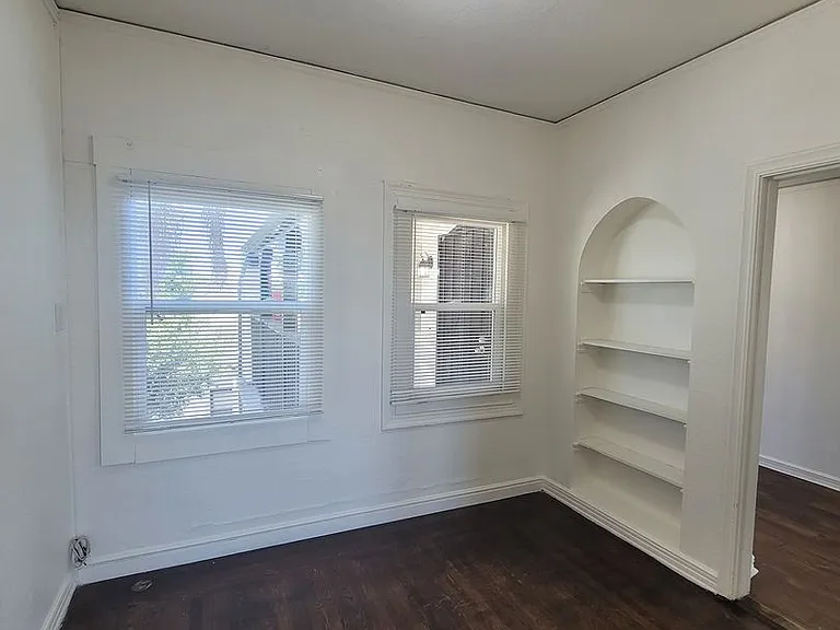 618 W 7th St — Photo 16