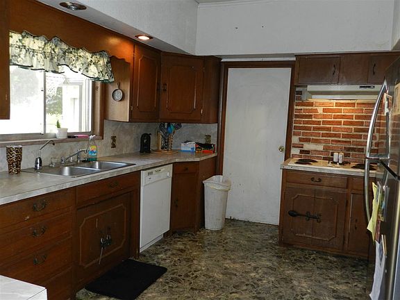 3rd image of 1209 W Oklahoma Ave