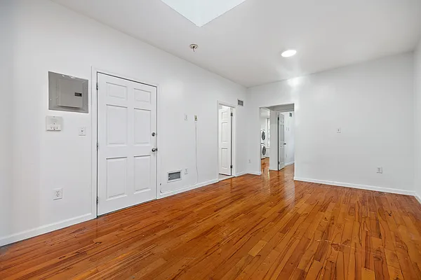 Rented by EXR | media 4