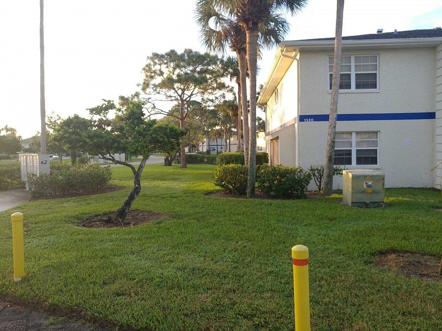 2nd image of 1520 SE Royal Green Cir