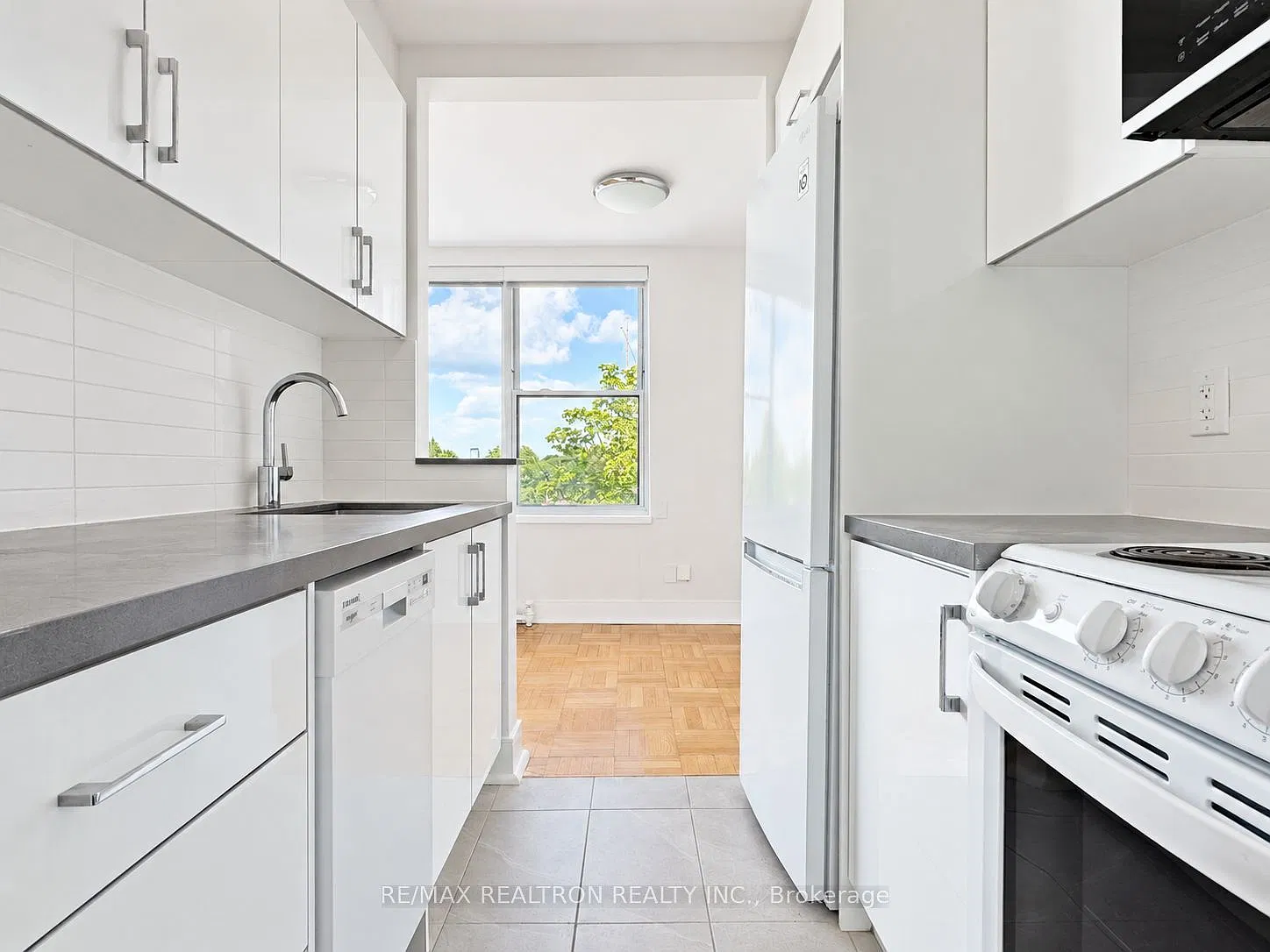 1 bed, $2,350 — Photo 4