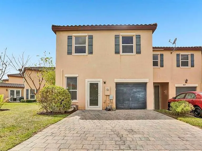 9081 SW 169th Path #Townhouse 9081 — Photo 4