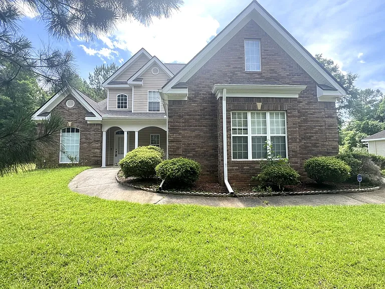 136 Joycliff Cir — Photo 1