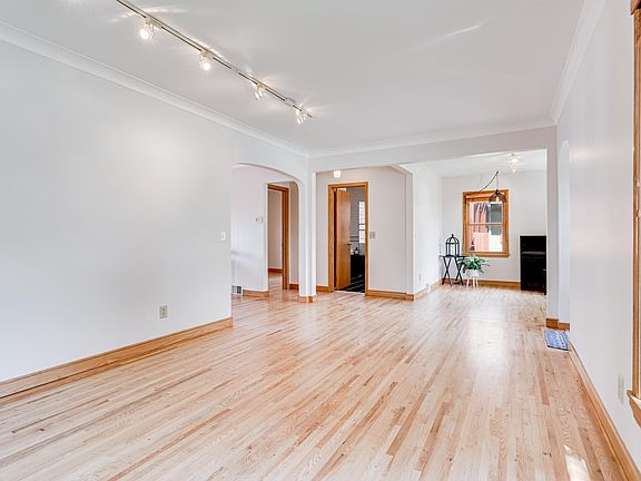 4th image of 3644 27th Ave S