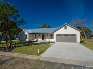 705 Vienna St, Castroville, TX 78009
