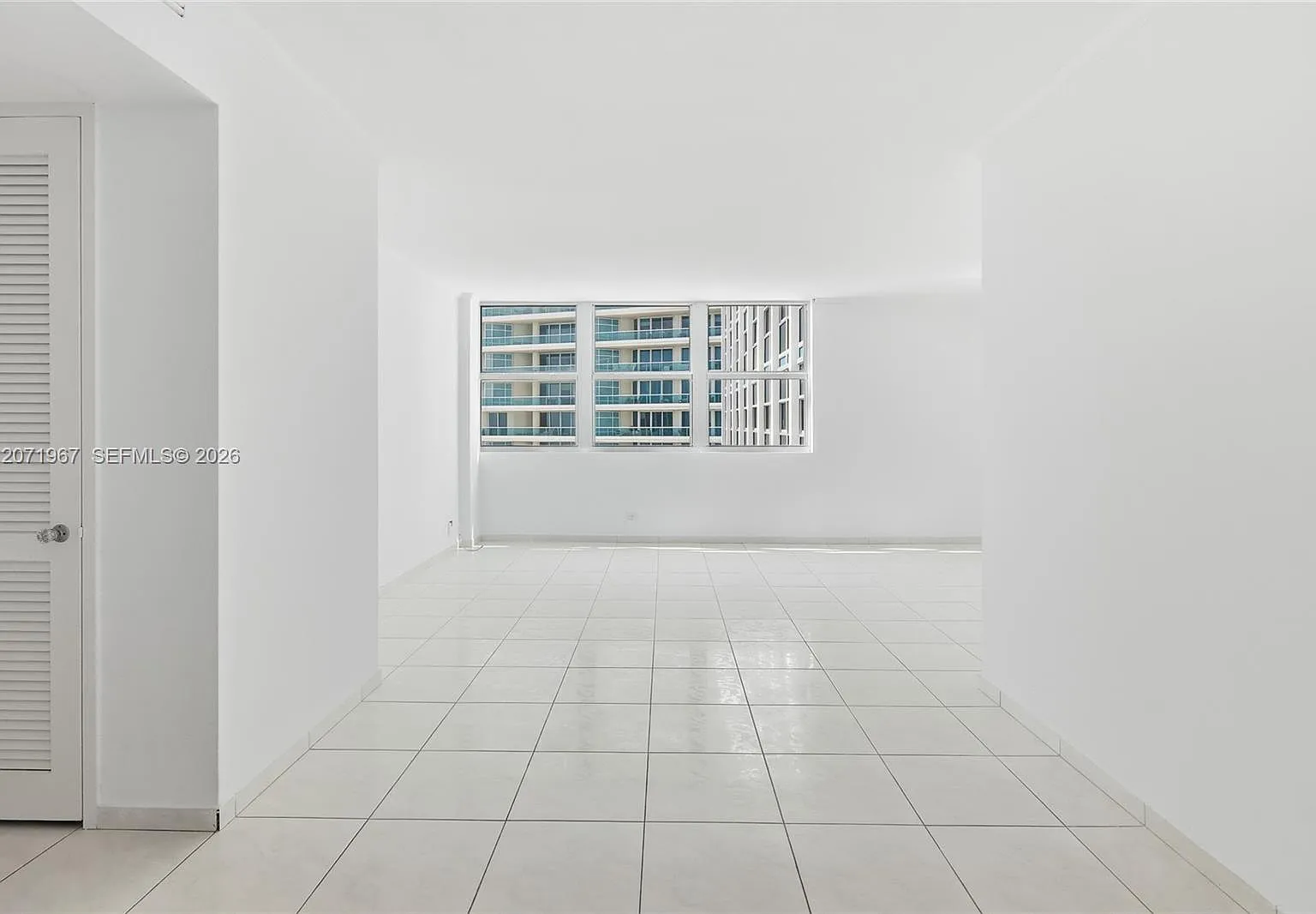Crystal House Condo — Photo 4