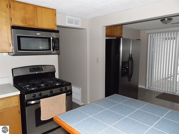3rd image of 4084 Brookview Dr W