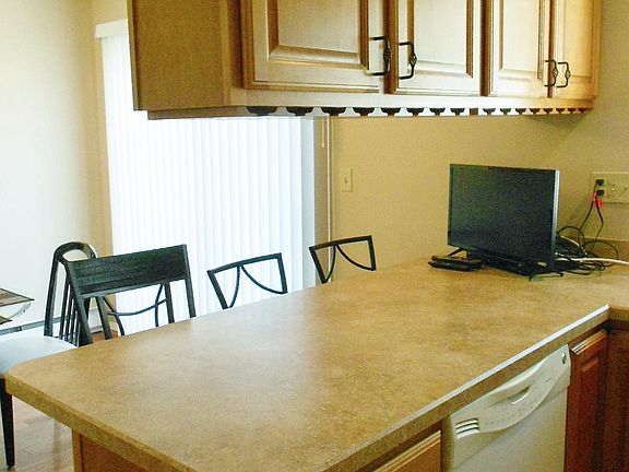5th image of 548 Norwich Court #D