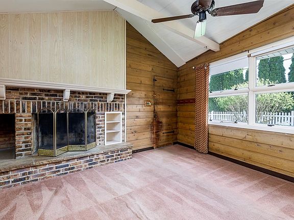 2nd image of 1419 Rebecca Dr