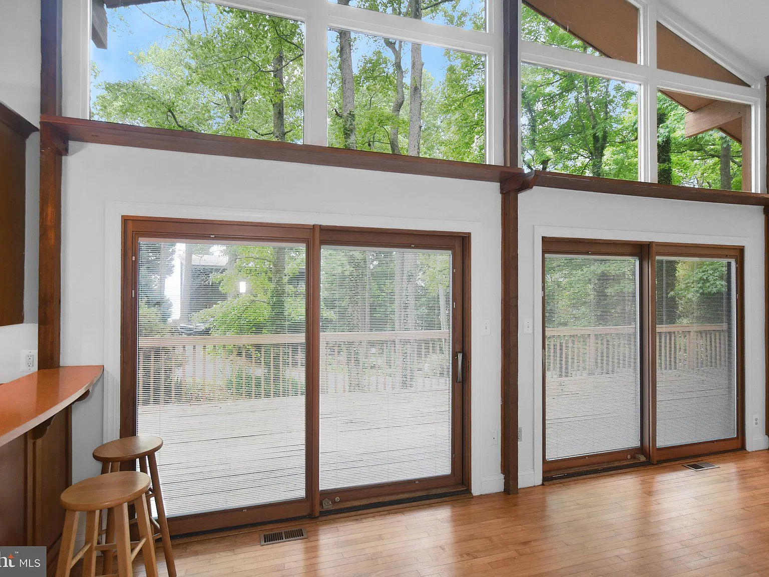 4 bed, 3.0 bath, 1320 sqft, $3,000 — Photo 2