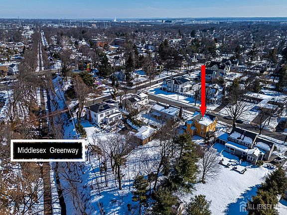 3rd image of 52 Spring St