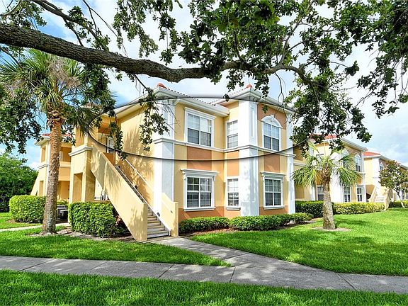2nd image of 1010 VILLAGIO CIRCLE #201