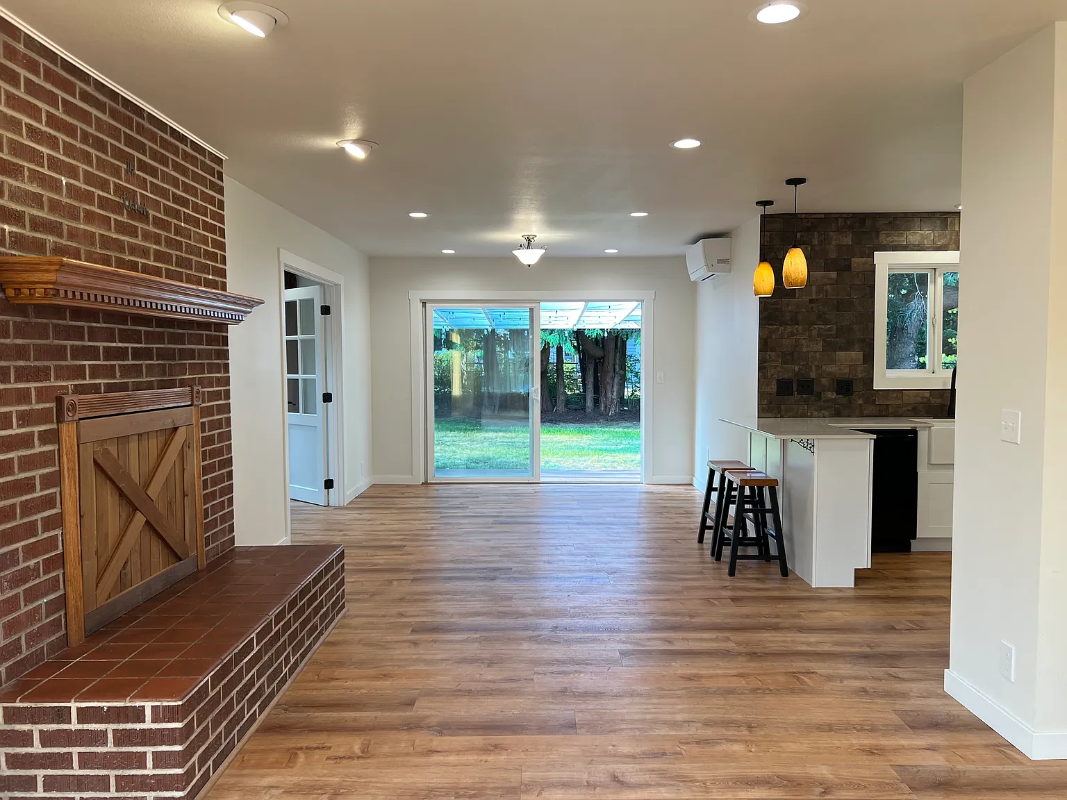 3 bed, 1550 sqft, $3,000 — Photo 2