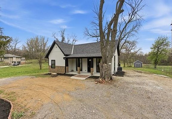 3rd image of 7801 Stover Ln