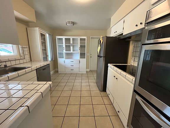 3rd image of 49 Meadow View Rd