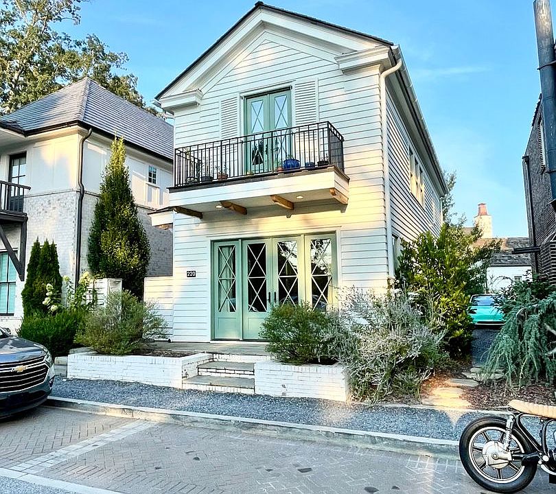 1st image of 220 Heatherden Ave