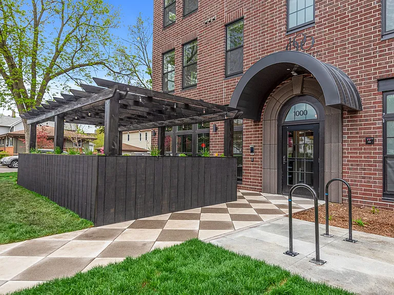 1000 Main Street Apartments — Photo 15