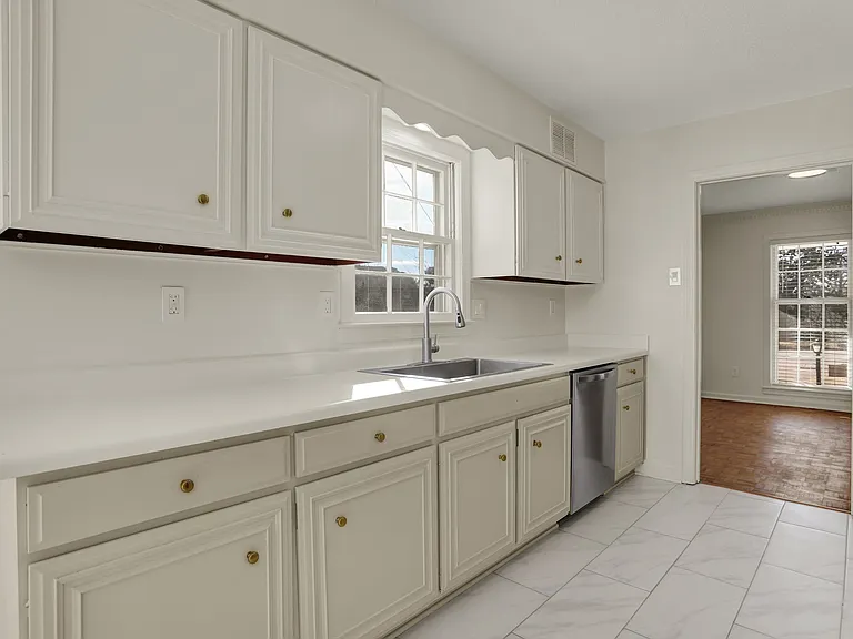 7126 Kings Castle Cv — Photo 8