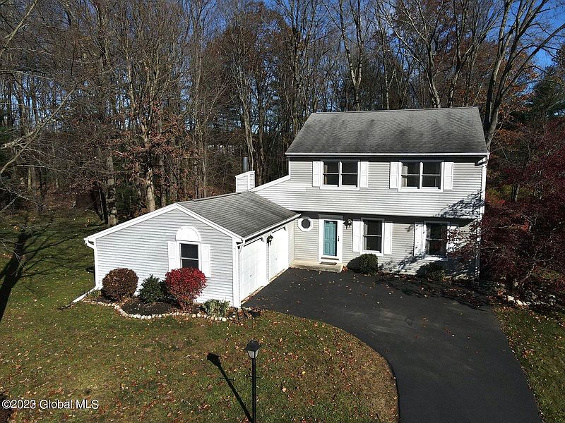 2nd image of 11 Hiawatha Drive