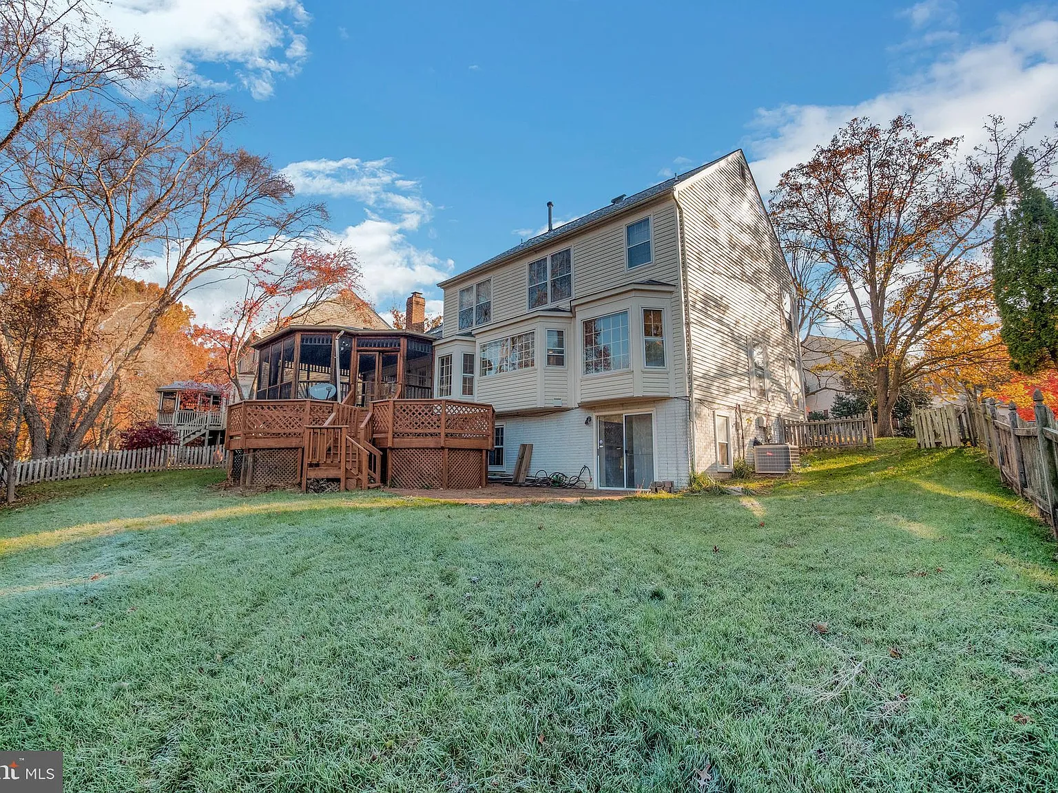 5 bed, 3.5 bath, 2328 sqft, $5,000 — Photo 3