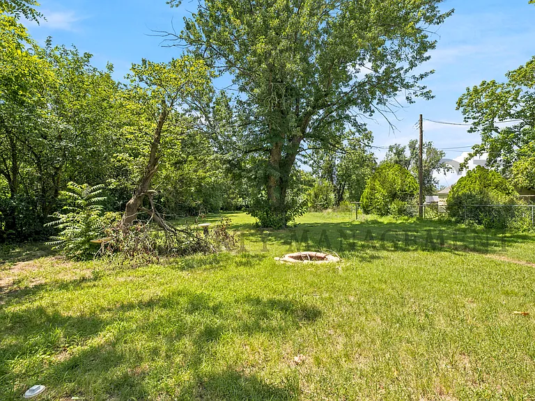 2917 S Walnut St — Photo 13