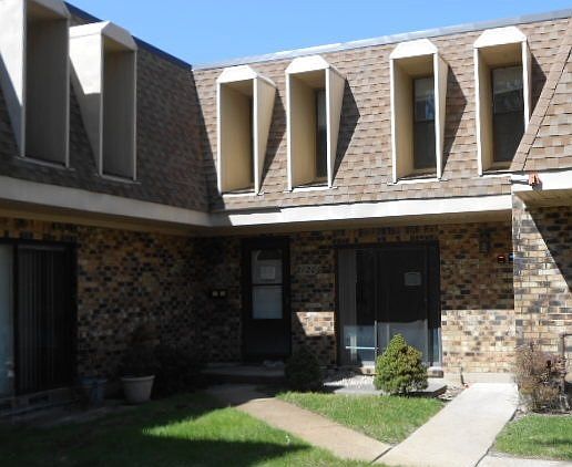 1st image of 2120 Country Club Dr #2120