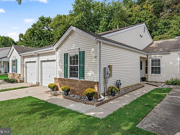 3rd image of 42 Peppergrass Dr N