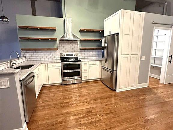 5th image of 210 Walker St SW #8