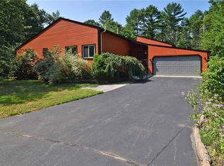 28 Cedarwood Ln, Hope Valley, RI 02832