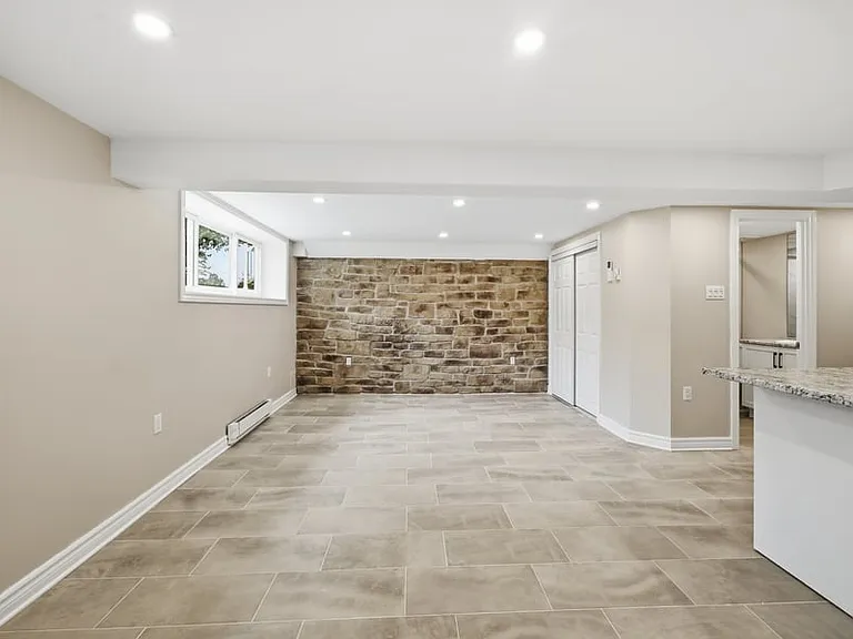 1225 Old Montreal Rd #4 — Photo 7