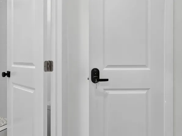 (undisclosed Address), Miami, FL 33162