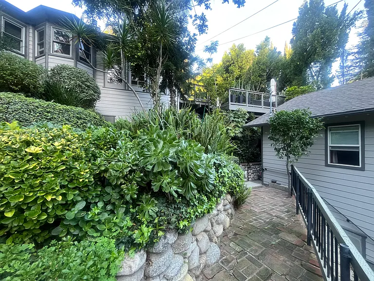 2187 Stanley Hills Dr — Photo 16