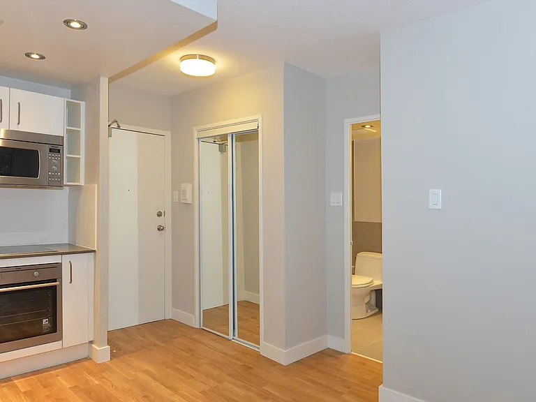 230 Oak St — Photo 15