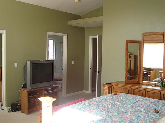 5th image of 402 Samantha Pl