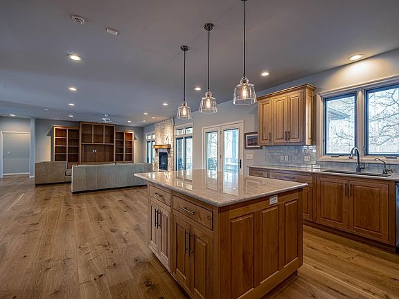 4th image of 870 Dallas Pl