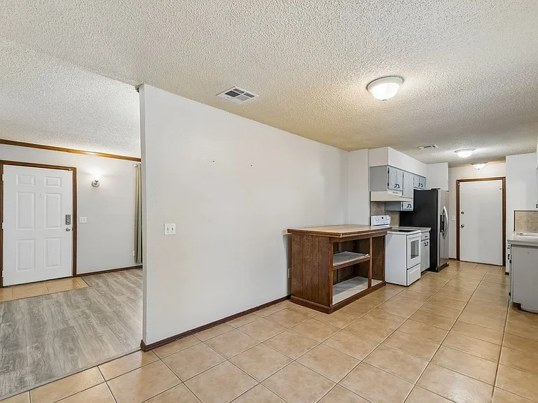 3401 E Noble Dr — Photo 7