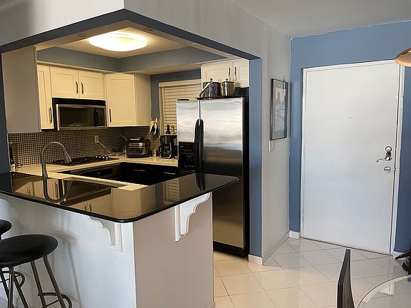 3rd image of 720 Collins Ave
