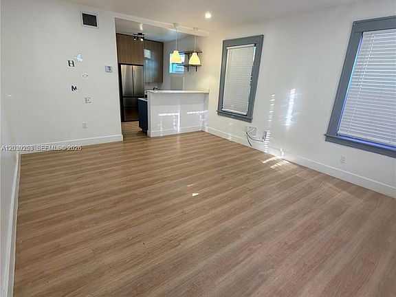 4th image of 453 NW 25th Ct #1