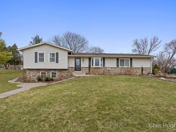 6350 Dunbarton St SE, Ada, MI 49301