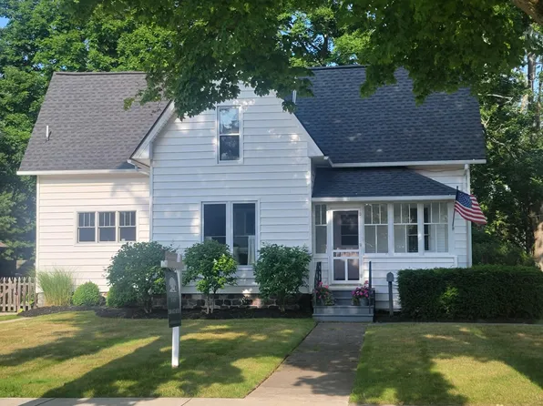 103 Clinton St, South Haven, MI 49090