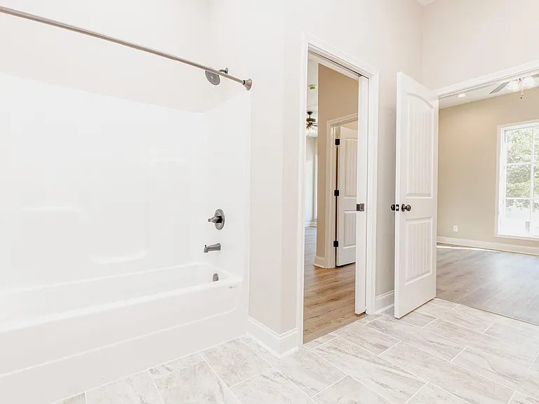 1009 Northside Dr — Photo 32